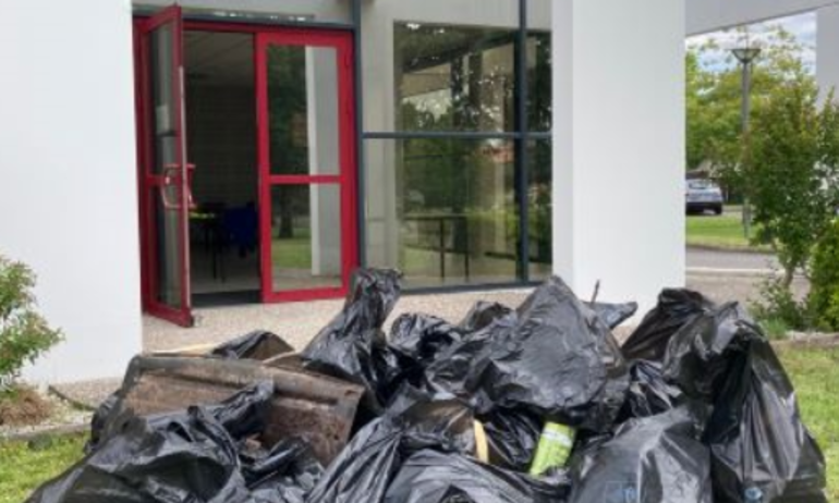 Opération "Nettoyons notre village"